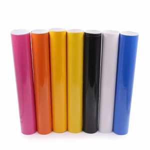 M2 de adhesivo PVC cortado en Plotter.